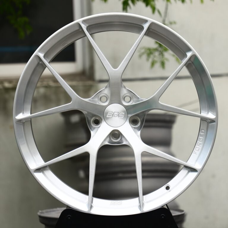 Porsche 911 wheels – Brushed Silver 5 Y-Spoke (BBS-Style), front view
