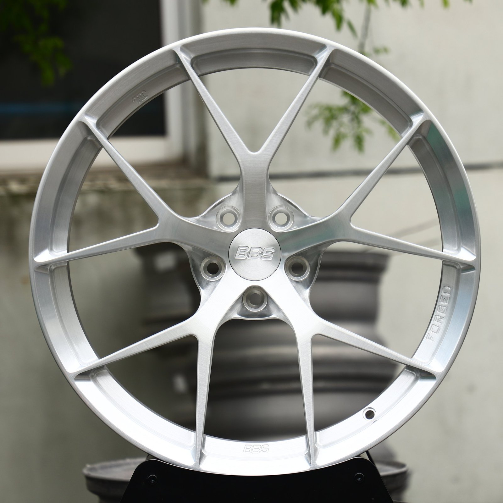 Porsche 911 wheels – Brushed Silver 5 Y-Spoke (BBS-Style), front view