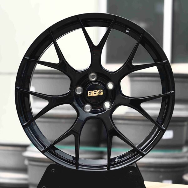 BBS-Style Gloss Black 7 Y-Spoke Forged Wheels – Tesla Model 3 / Model Y, front view