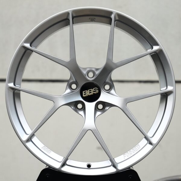 Porsche 911 wheels – Brushed Silver 5 Split-Spoke (BBS-Style), front view
