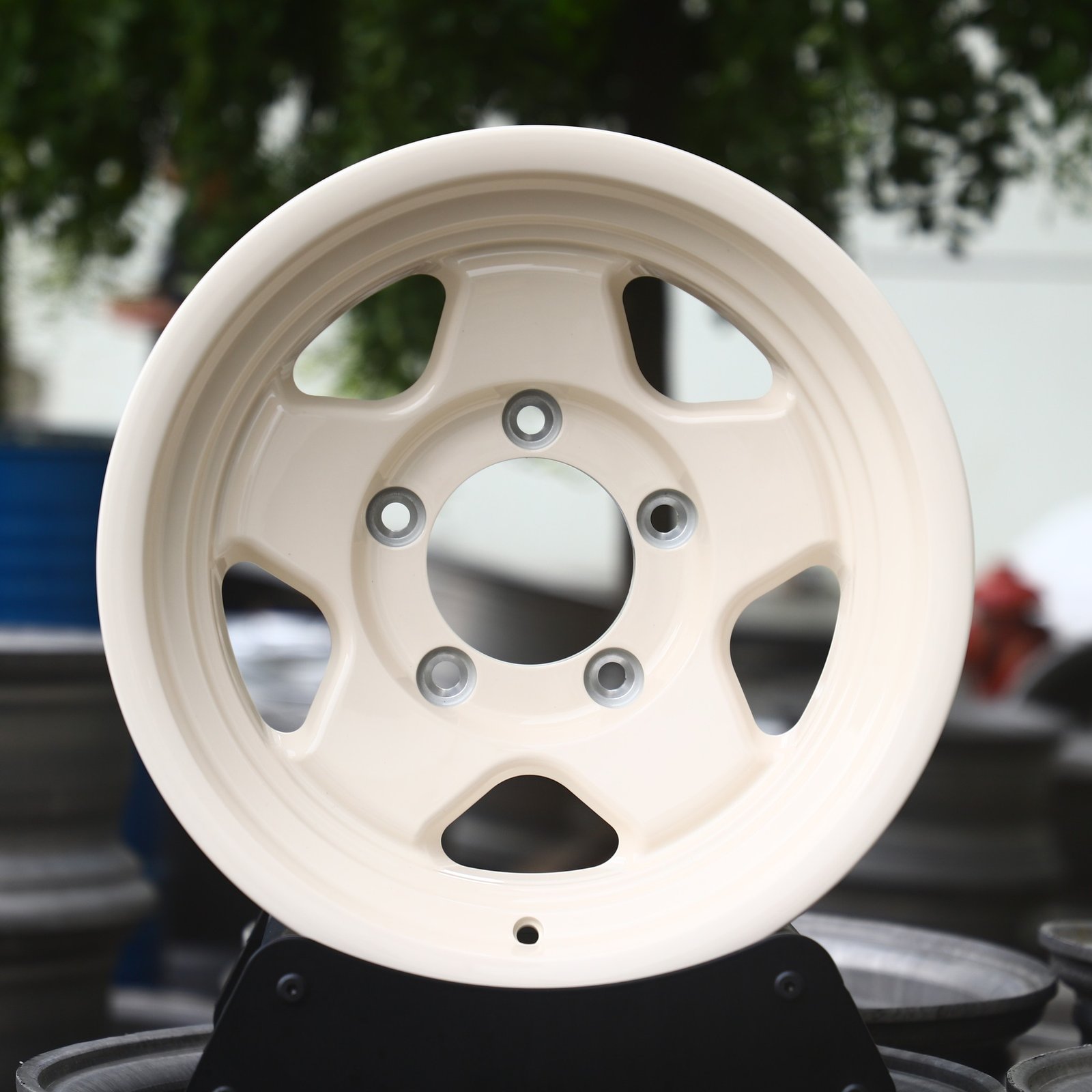 Toyota 4Runner wheels – Beige 5-Spoke Deep Lip, front view