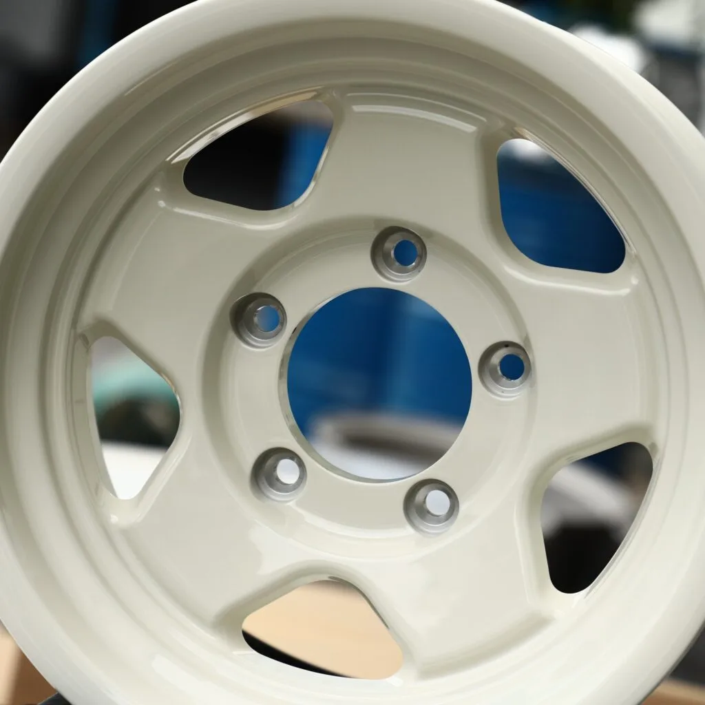 Chevrolet Silverado 1500 wheels – Beige 5-Spoke Deep Lip, lip and barrel detail