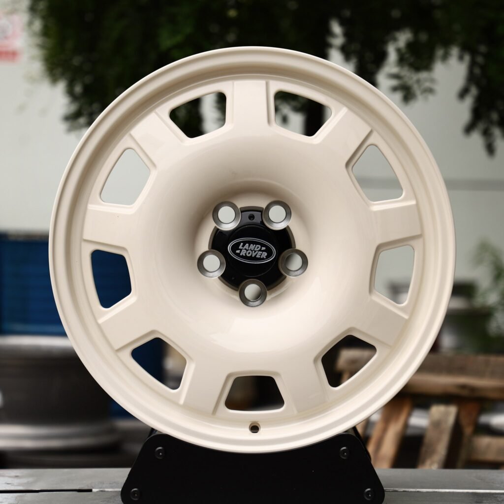 Land Rover Range Rover wheels – Beige Full-Face, front view