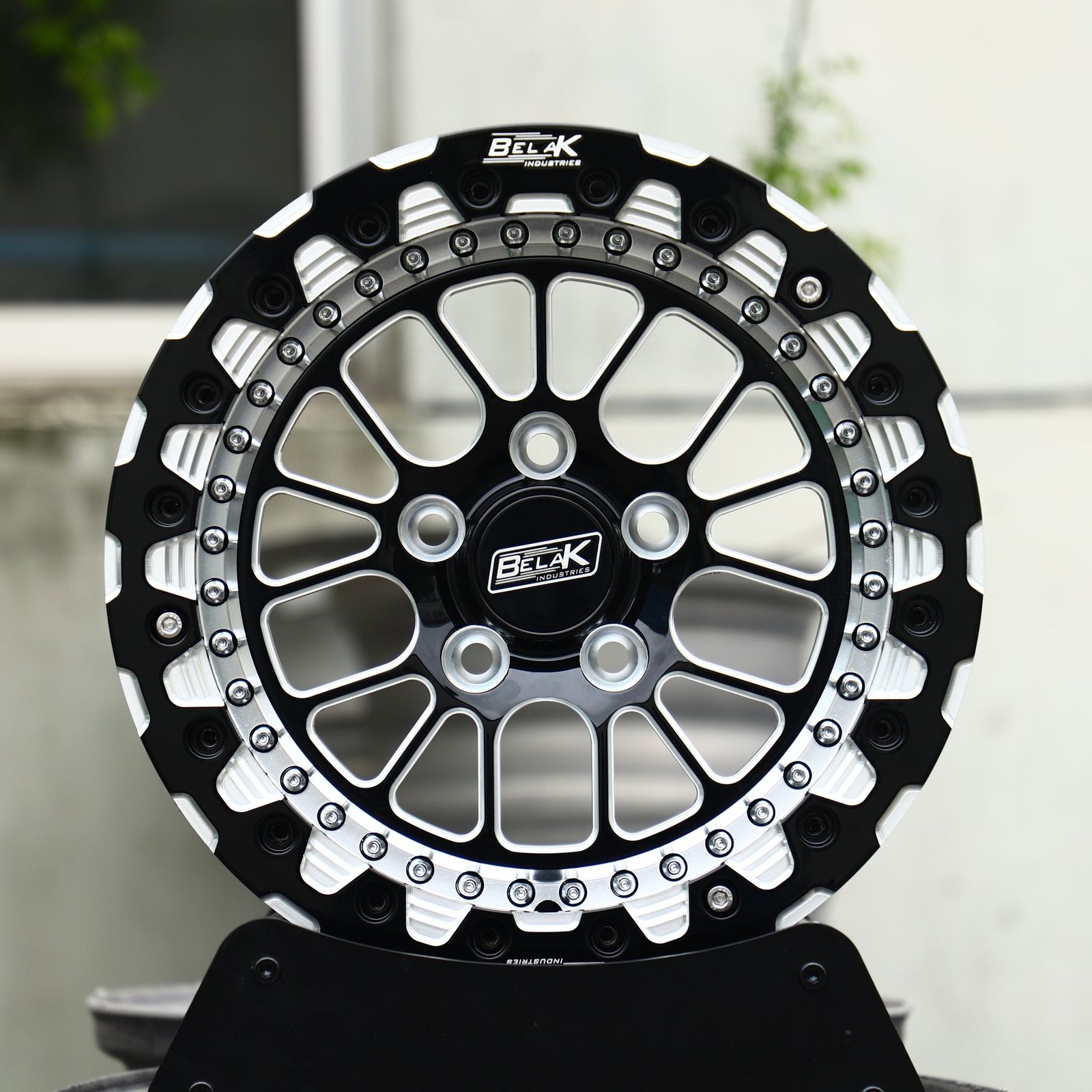 Ford Mustang wheels – Gloss Black / Mirror Milled Mesh Beadlock (Belak-Style), front view
