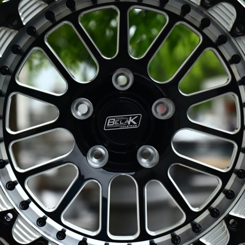 Dodge Charger wheels – Gloss Black / Mirror Milled Mesh Beadlock (Belak-Style), lip and barrel detail