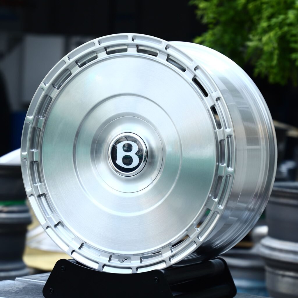 Bentley Flying Spur wheels – Brushed Silver Full-Face (Bentley OEM-Style), angled view