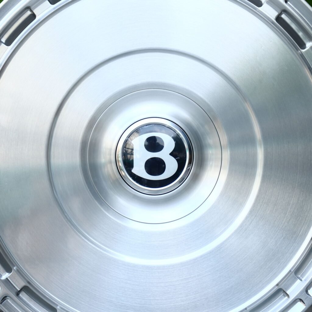 Bentley Bentayga wheels – Brushed Silver Full-Face (Bentley OEM-Style), lip and barrel detail