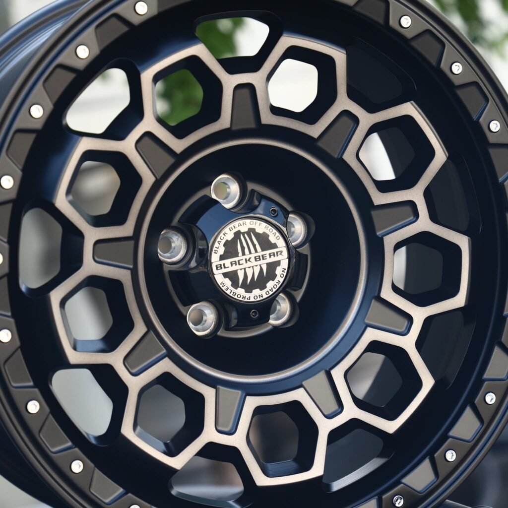 Chevrolet Silverado 1500 wheels – Black Bear Gloss Black Deep Lip Machined Face, lip and barrel detail