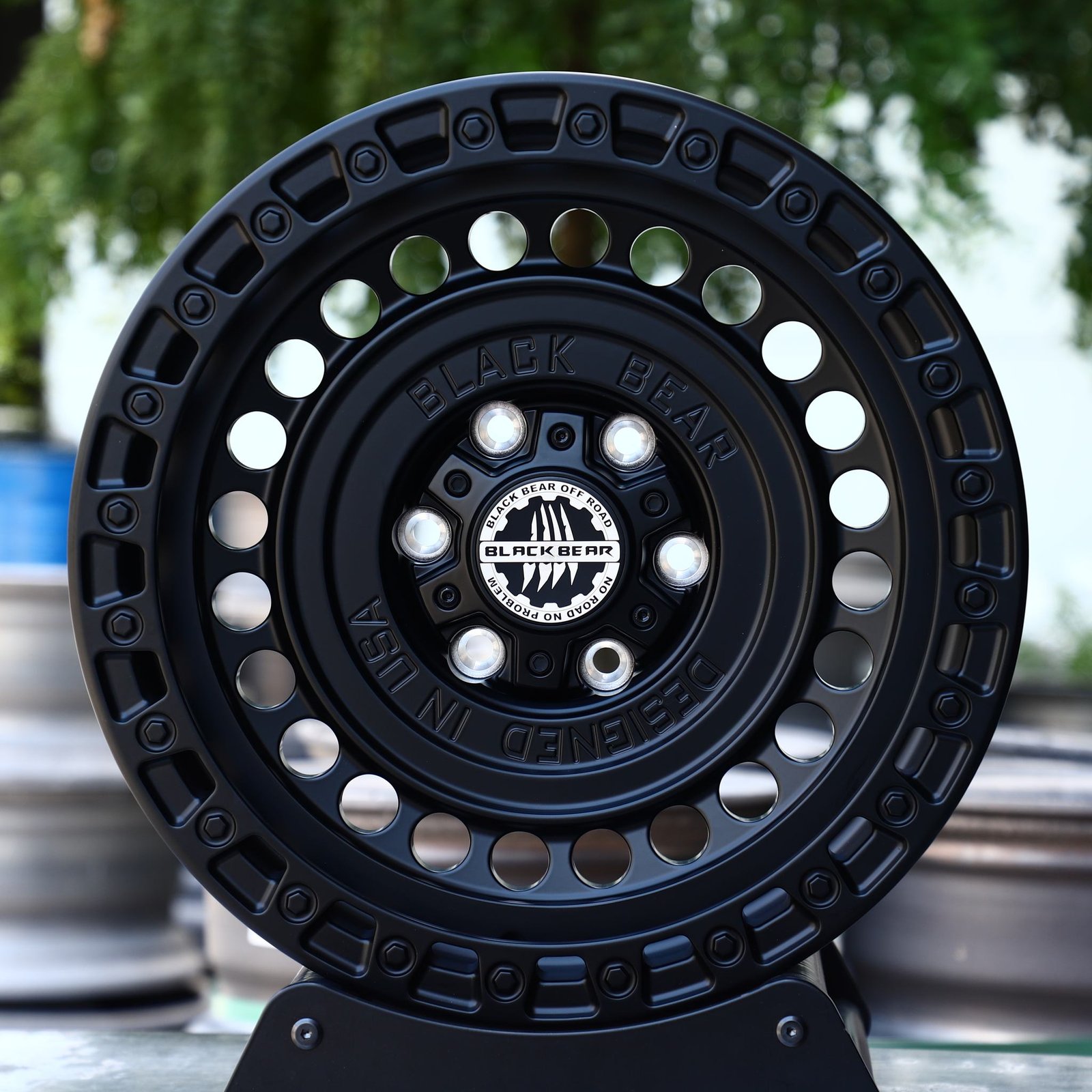 Toyota 4Runner wheels – Black Bear Gloss Black Full-Face Exposed Bolt Detail, front view