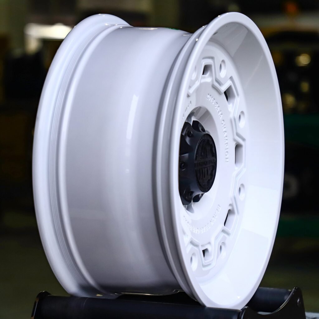 6x135 wheels – Black Bear Gloss White Deep Lip, side view