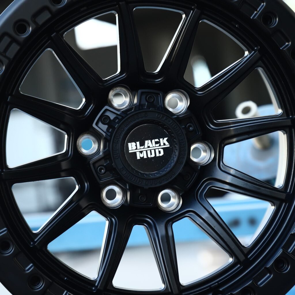 Chevrolet Silverado 1500 wheels – Black Mud Gloss Black 12-Spoke, lip and barrel detail