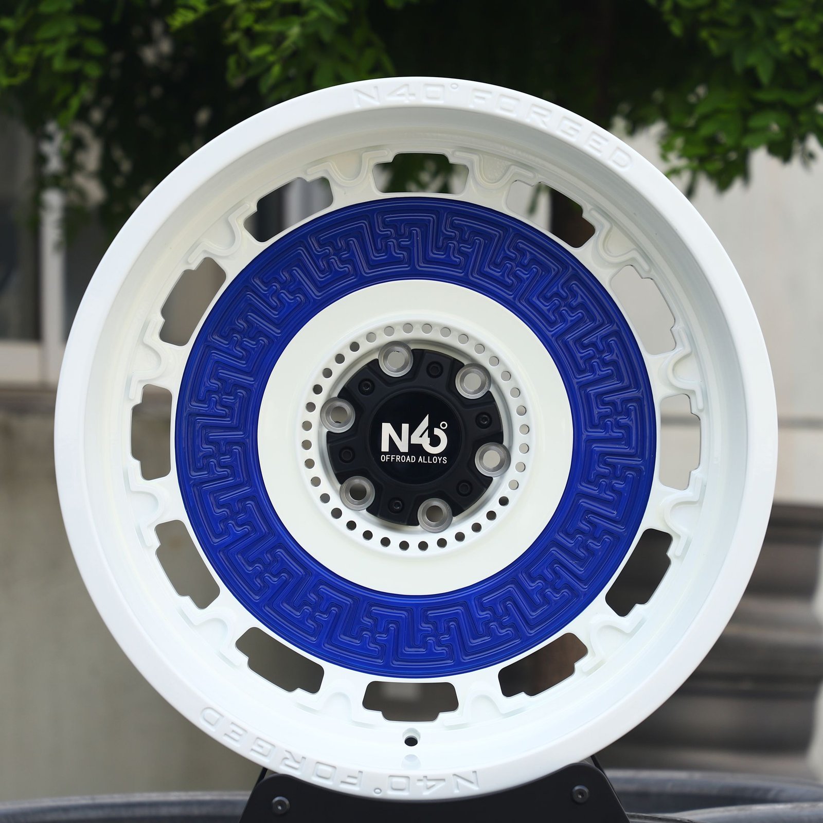 Toyota 4Runner wheels – Blue / Gloss White Custom, front view