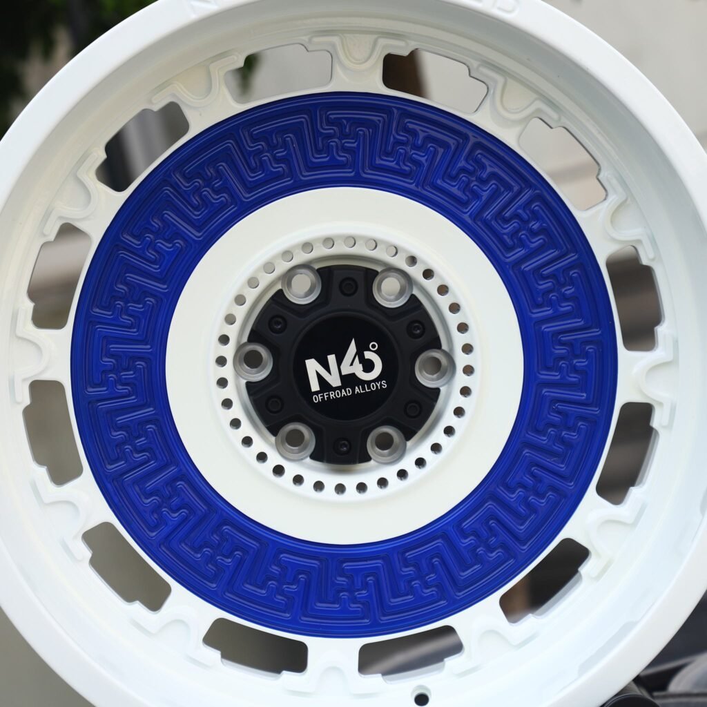 Chevrolet Silverado 1500 wheels – Blue / Gloss White Custom, lip and barrel detail