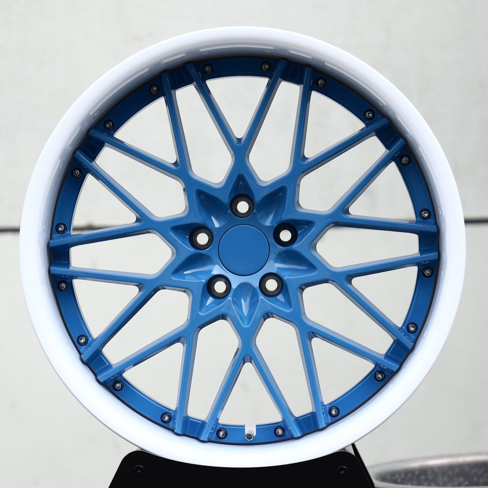 Porsche 911 wheels – Blue / Polished Lip Mesh Deep Dish 2-Piece, front view