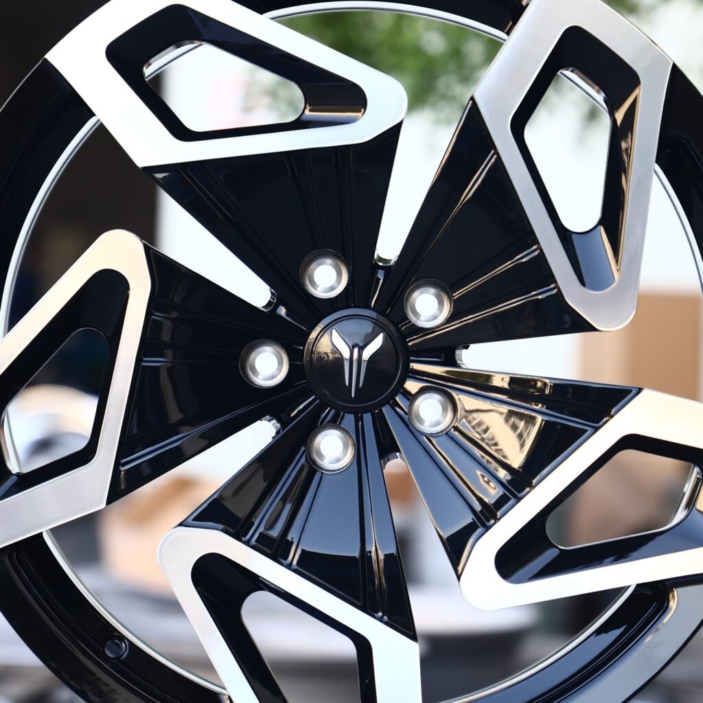 BMW M4 F82 wheels – Blue Split Machined Face, lip and barrel detail
