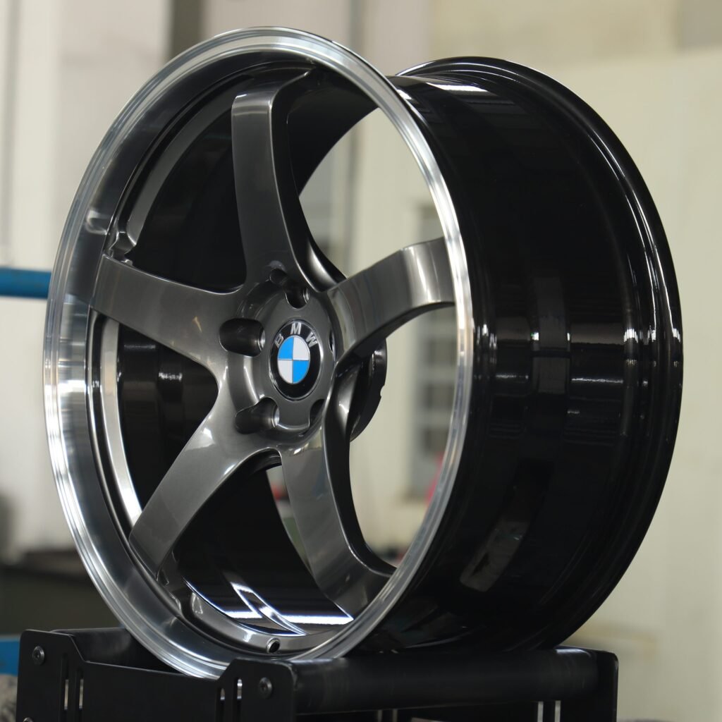 BMW M4 G82 wheels – BMW M Style Metallic Gray 5-Spoke Deep Lip, lip and barrel detail