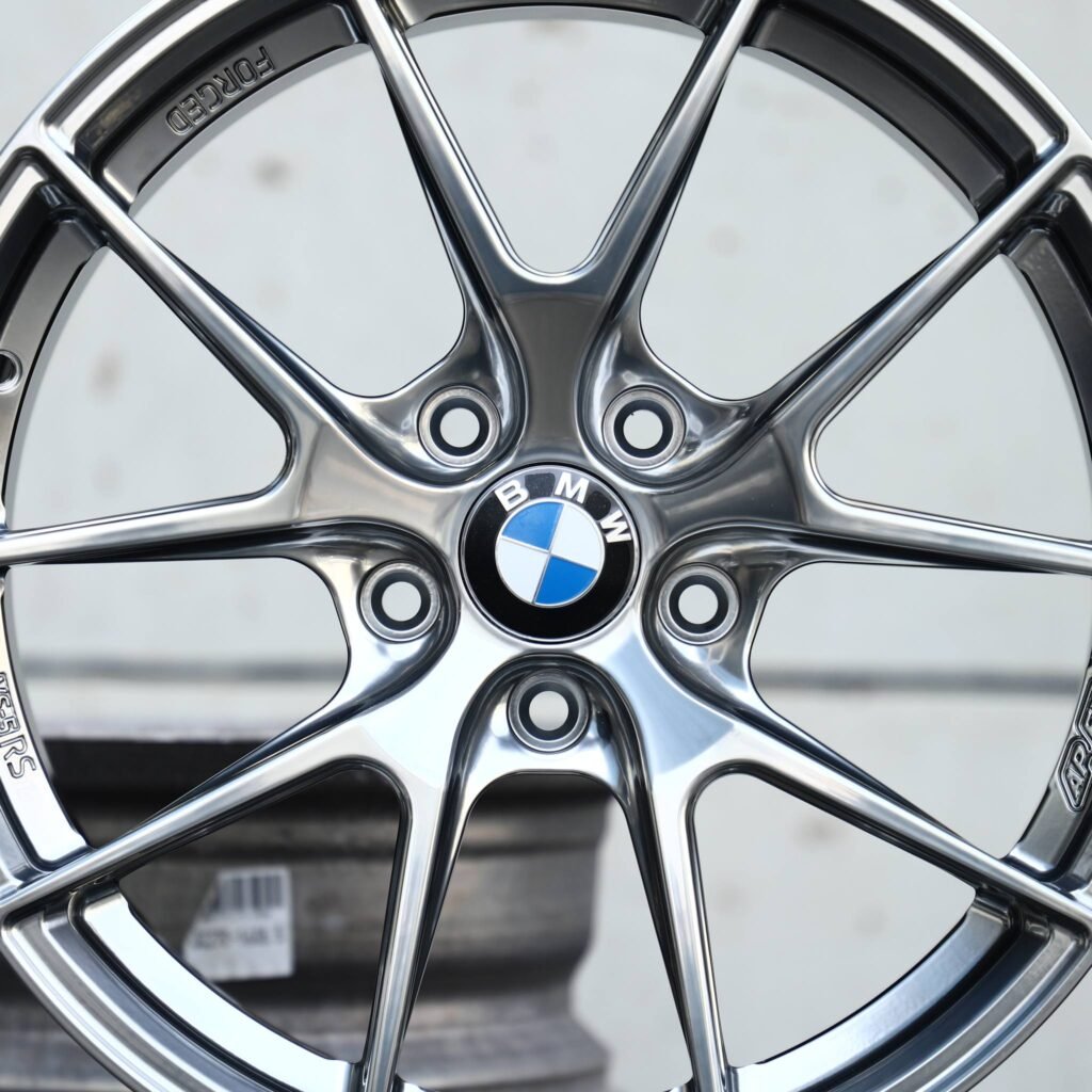 BMW M4 G82 wheels – Black Chrome 5 Y-Spoke (BMW OEM-Style), lip and barrel detail