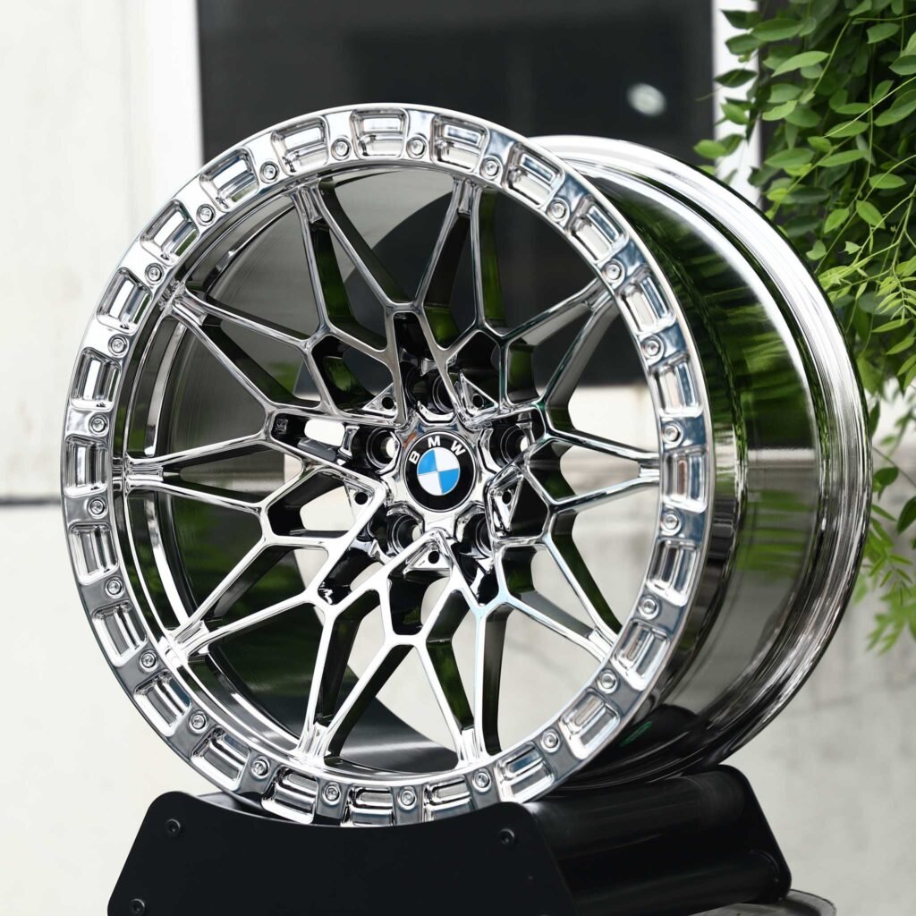 BMW M5 wheels – Chrome Mesh Beadlock (BMW OEM-Style), angled view