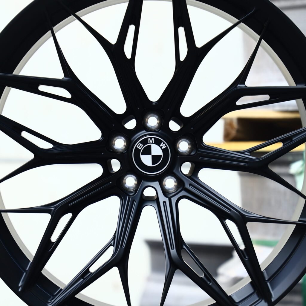BMW M4 G82 wheels – Gloss Black 10 Y-Spoke Mesh (BMW OEM-Style), lip and barrel detail