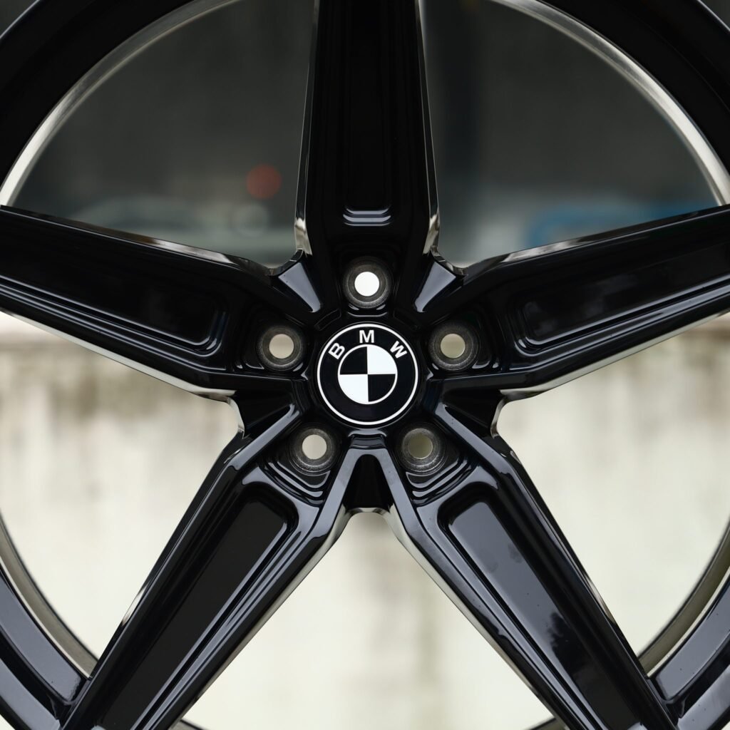 BMW M4 G82 wheels – Gloss Black 5-Spoke (BMW OEM-Style), lip and barrel detail