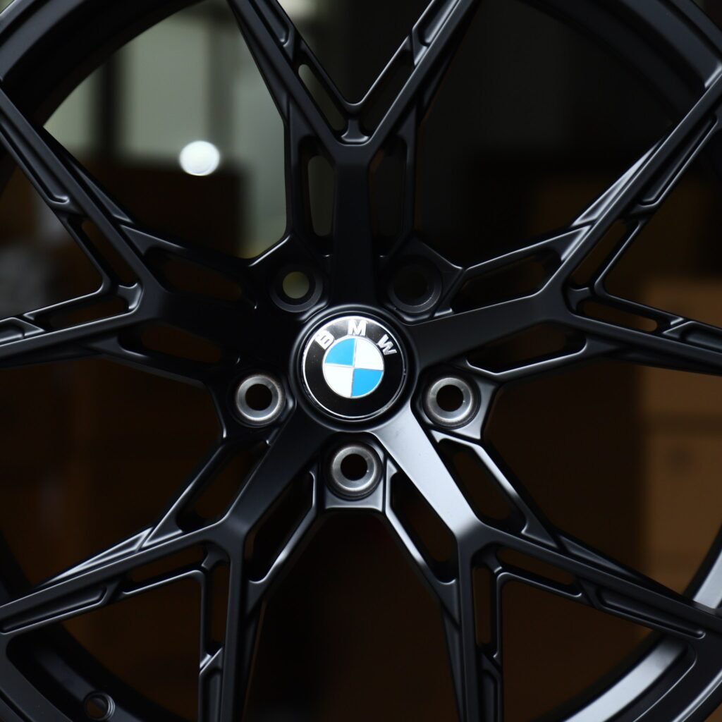 BMW M4 G82 wheels – Gloss Black 5 Y-Spoke (BMW OEM-Style), lip and barrel detail