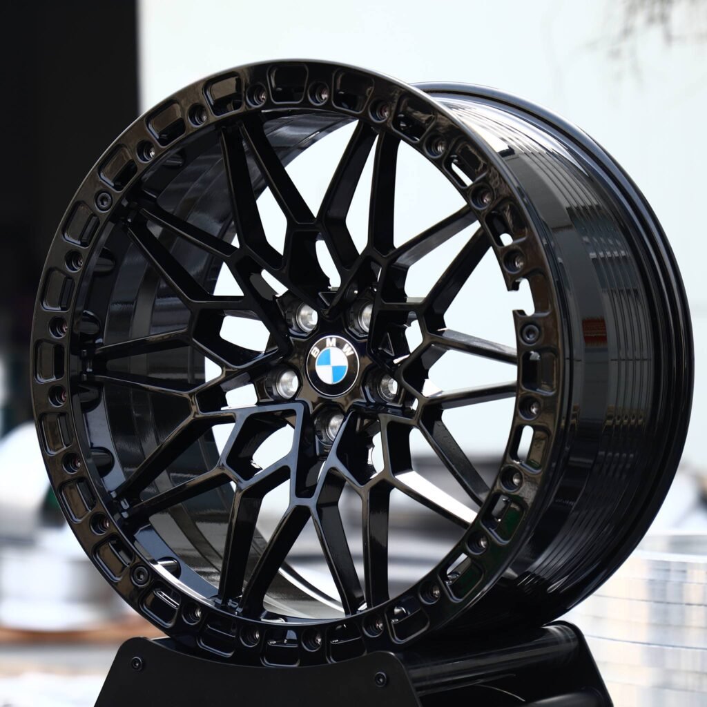 BMW M5 wheels – Gloss Black / Machined Mesh Beadlock (BMW OEM-Style), angled view