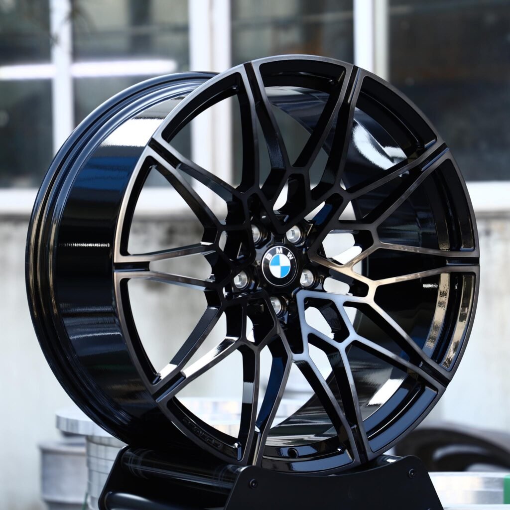 BMW M5 wheels – Gloss Black / Machined Mesh (BMW OEM-Style), angled view