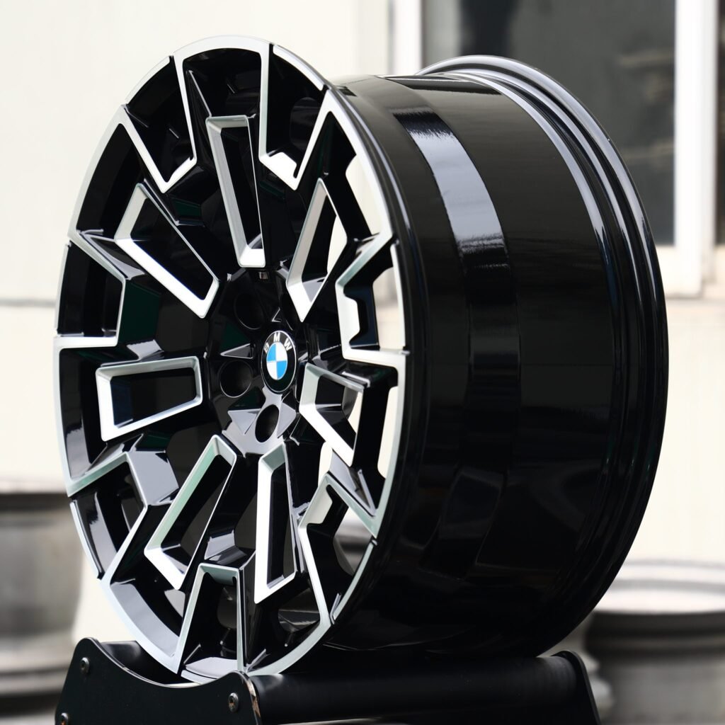 BMW M4 G82 wheels – Gloss Black / Machined Multi-Spoke (BMW OEM-Style), lip and barrel detail