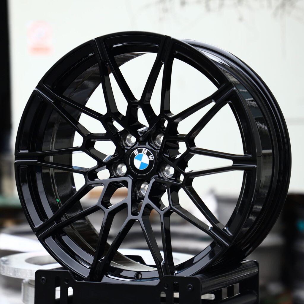 BMW M5 wheels – Gloss Black Mesh (BMW OEM-Style), angled view