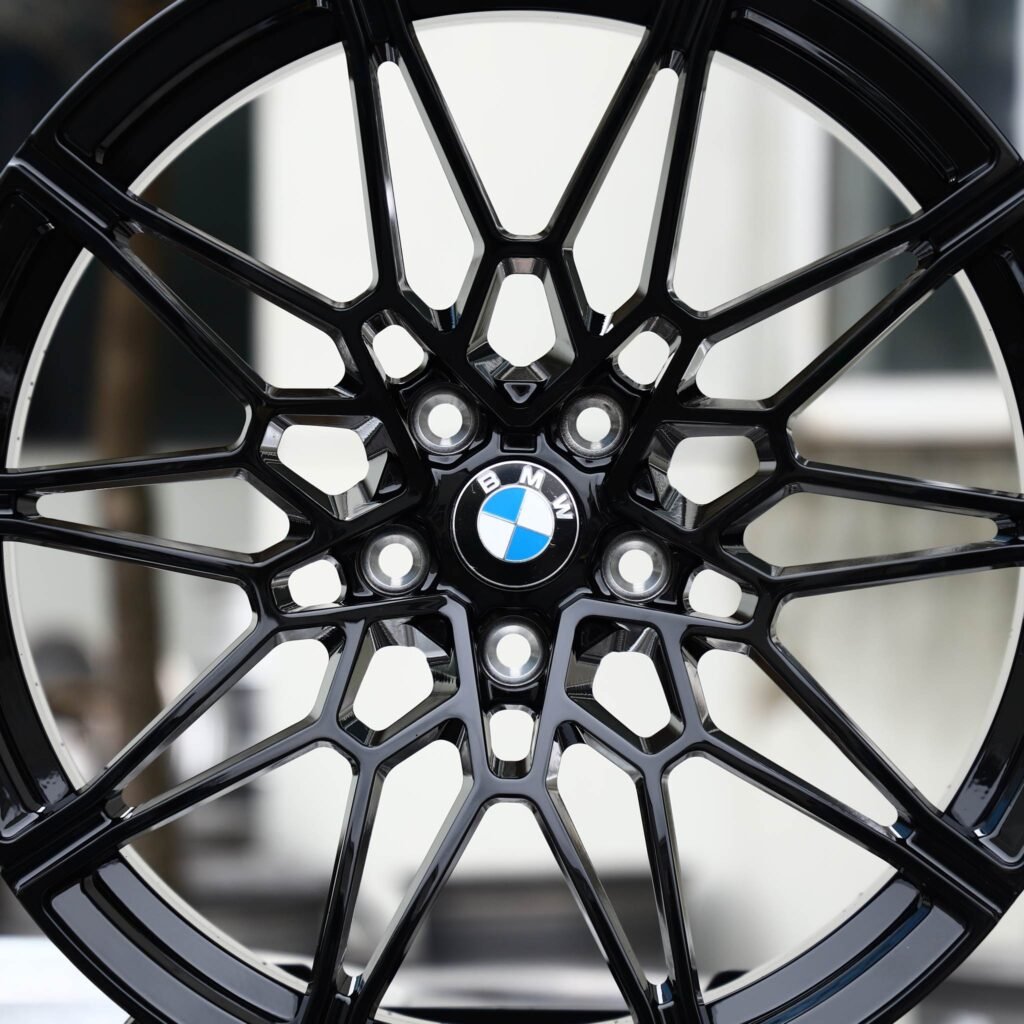 BMW M4 G82 wheels – Gloss Black Mesh (BMW OEM-Style), lip and barrel detail