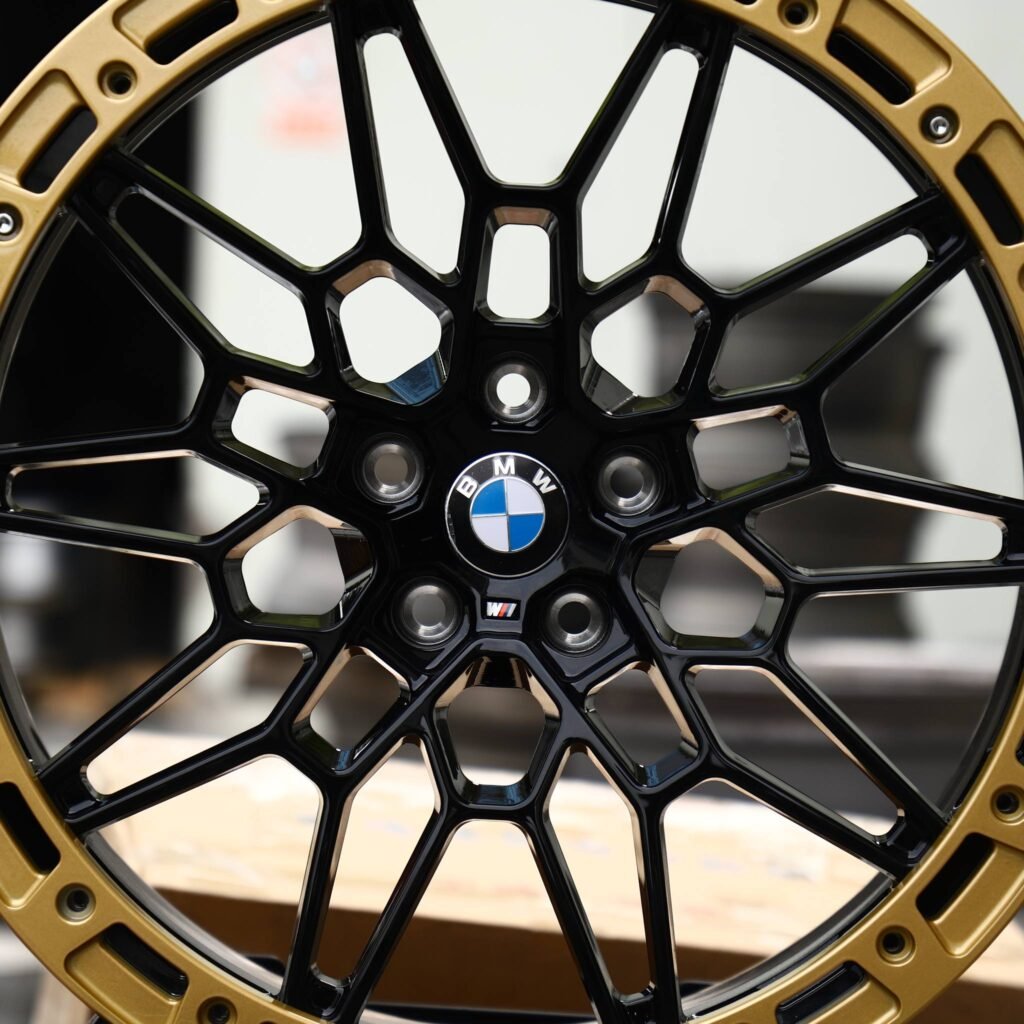 BMW M4 G82 wheels – Gloss Black Mesh Gold-Ring Beadlock (BMW OEM-Style), lip and barrel detail