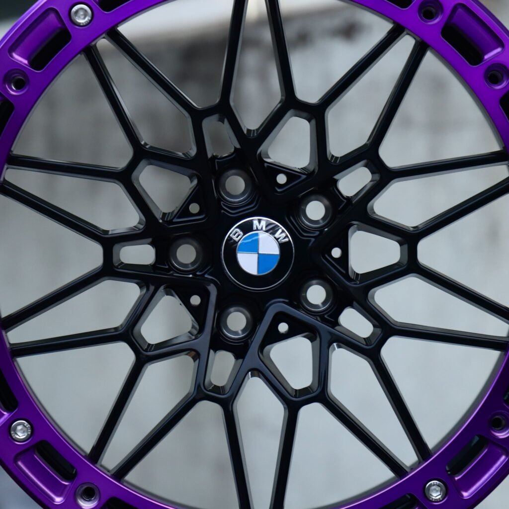 BMW M4 G82 wheels – Gloss Black Mesh Purple-Ring Beadlock (BMW OEM-Style), lip and barrel detail