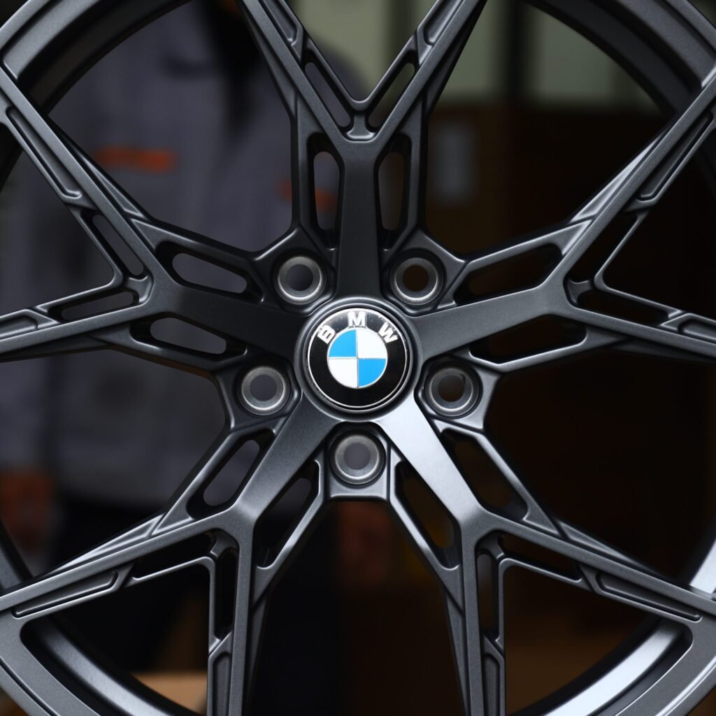BMW M4 G82 wheels – Gunmetal 5 Y-Spoke (BMW OEM-Style), lip and barrel detail