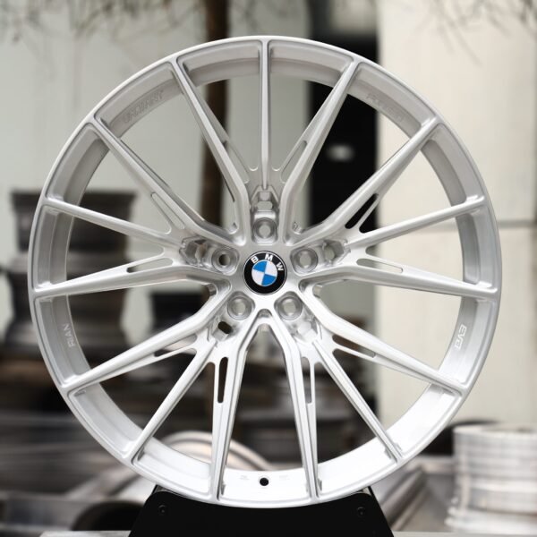 BMW M3 wheels – Hyper Silver 10 Y-Spoke (BMW OEM-Style), front view