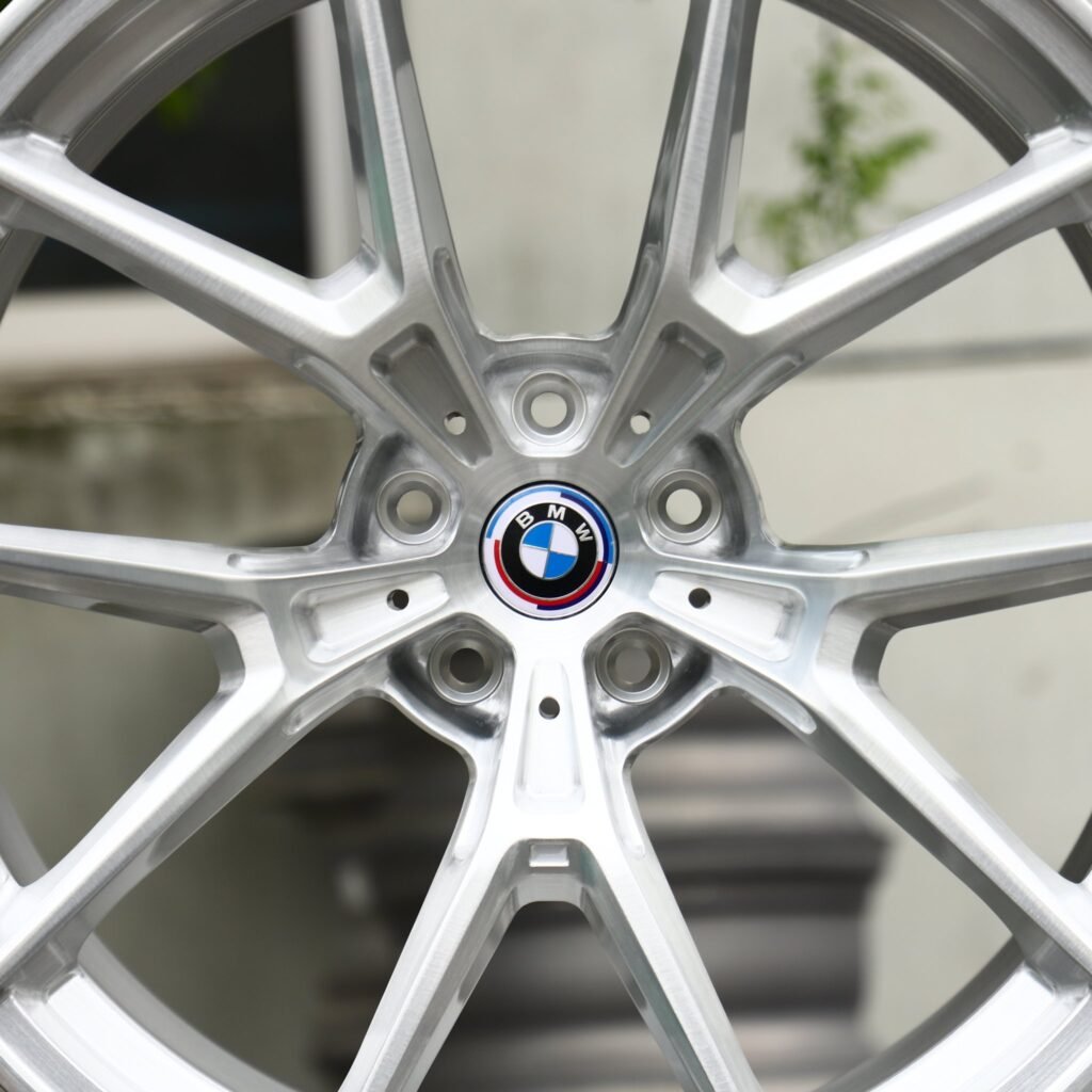 BMW M4 G82 wheels – Hyper Silver 5 Y-Spoke (BMW OEM-Style), lip and barrel detail