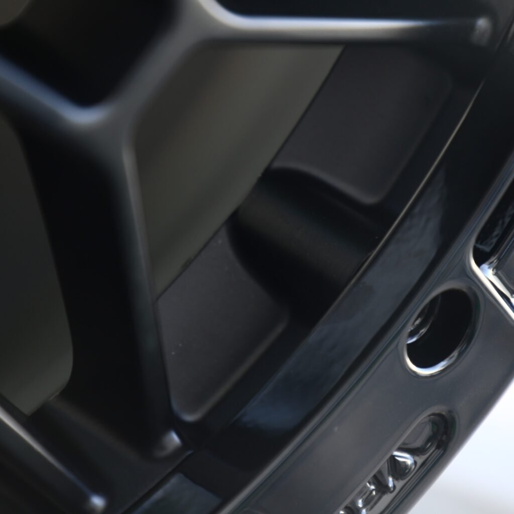 BMW M4 G82 wheels – Matte Black Mesh Beadlock (BMW OEM-Style), lip and barrel detail