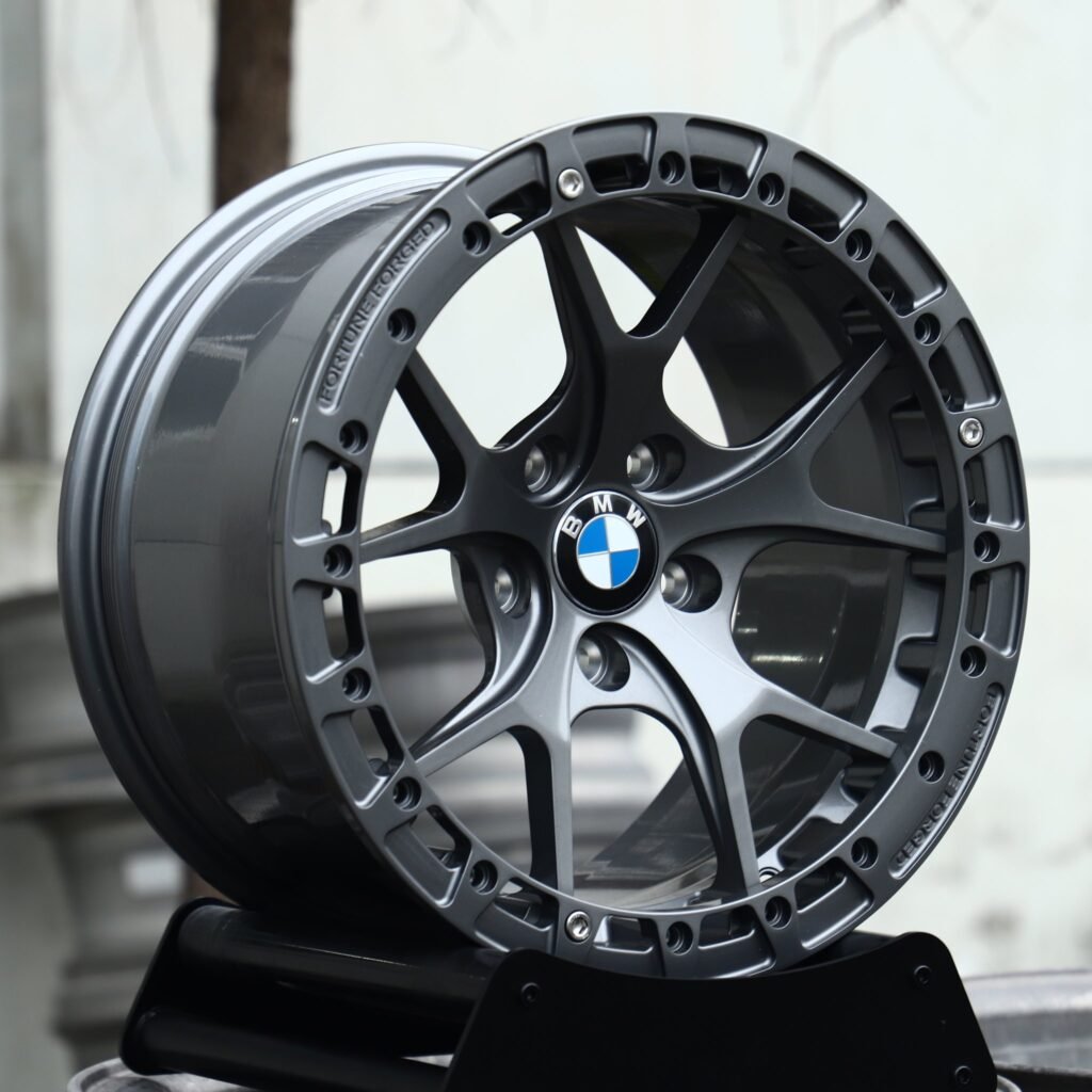 BMW M5 wheels – Matte Gunmetal 5 Y-Spoke Beadlock (BMW OEM-Style), angled view