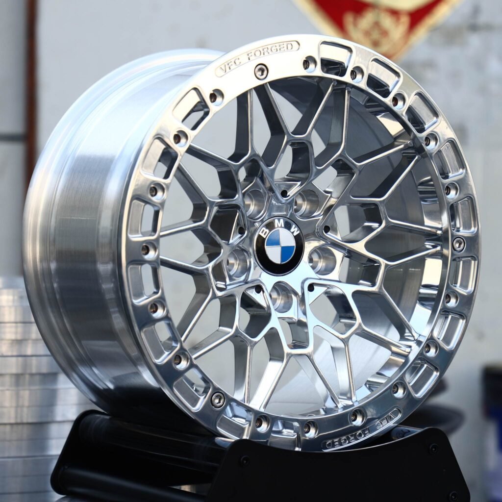 BMW M5 wheels – Mirror Polished Mesh Beadlock (BMW OEM-Style), angled view