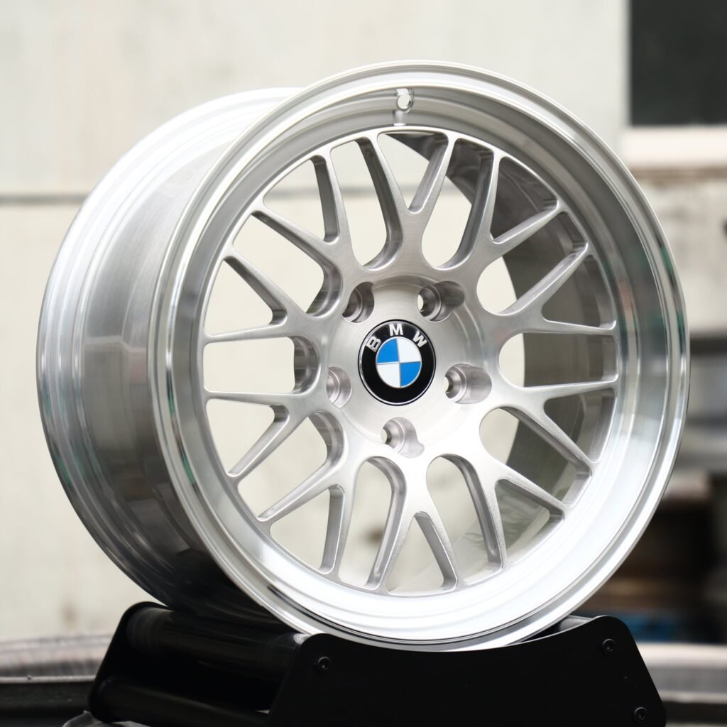 BMW M5 wheels – Silver Mesh Polished Lip (BMW OEM-Style), angled view
