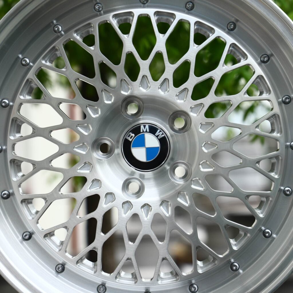BMW M4 G82 wheels – Silver Mesh Riveted Polished Lip (BMW OEM-Style), lip and barrel detail