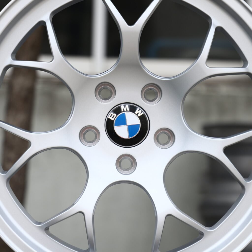 BMW M4 G82 wheels – Silver Y-Spoke Mesh (BMW OEM-Style), lip and barrel detail