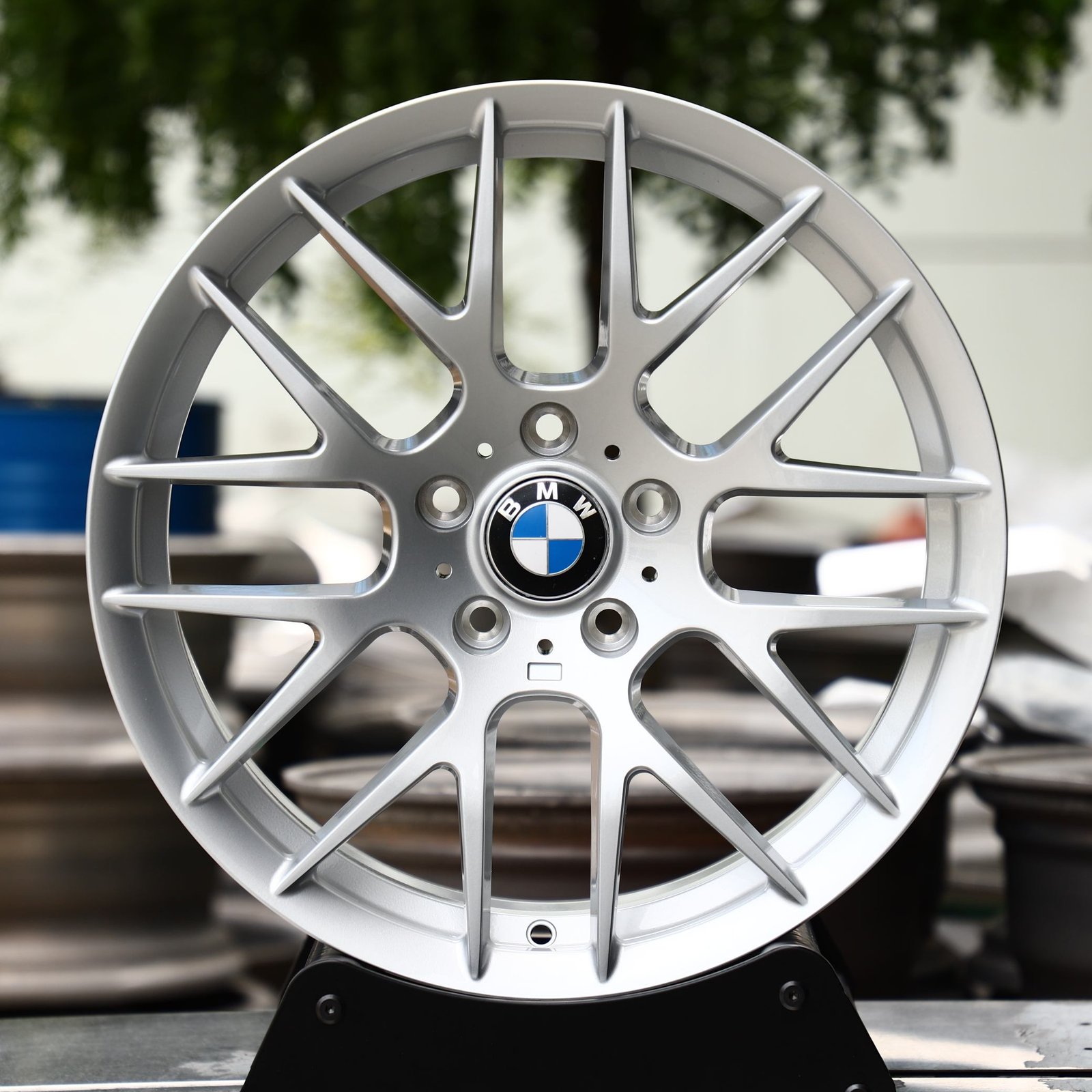 BMW 5 Series wheels – Bright Silver 8 Y-Spoke, front view