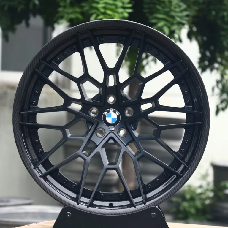Ferrari 488 wheels – Gloss Black 2-Piece Carbon Fibre (HRE P200-Style), front view