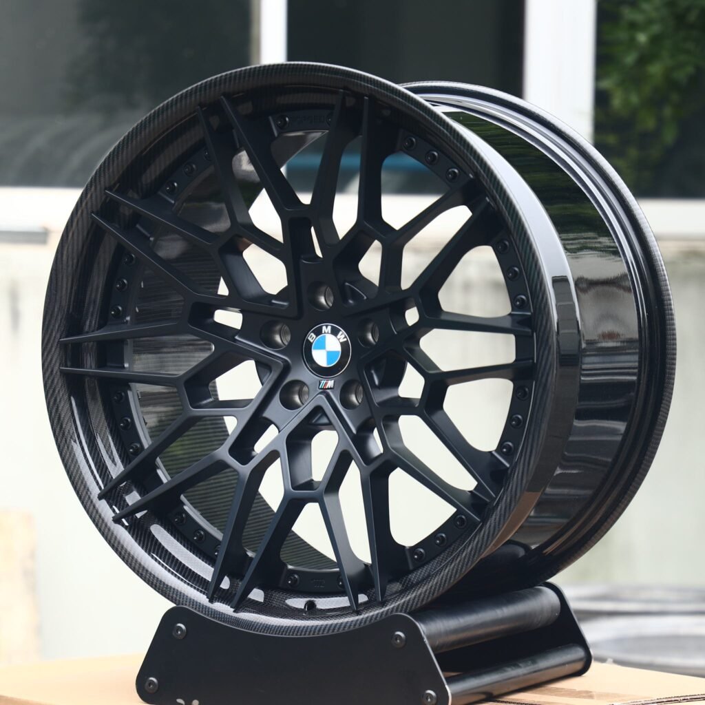 Audi R8 wheels – Gloss Black 2-Piece Carbon Fibre (HRE P200-Style), angled view