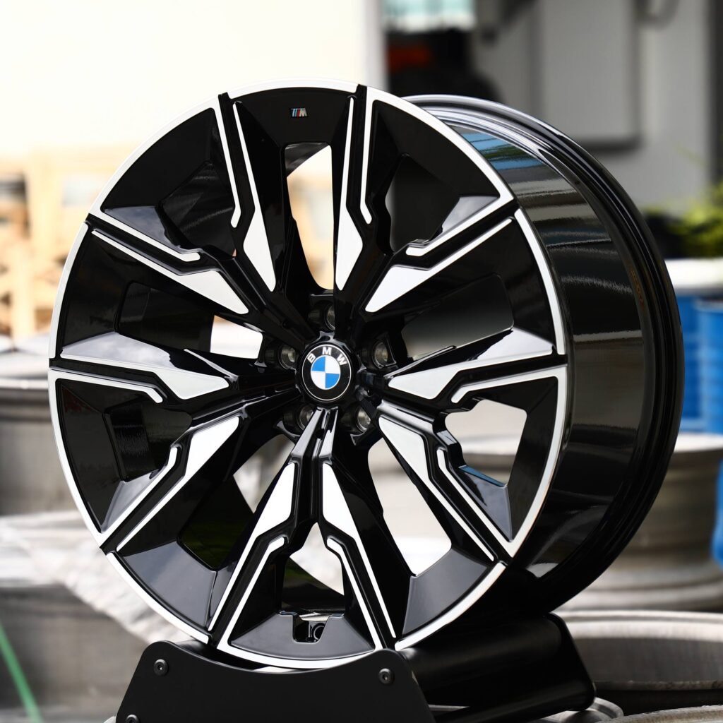 BMW 3 Series wheels – Gloss Black 5 Y-Spoke Machined Face, angled view