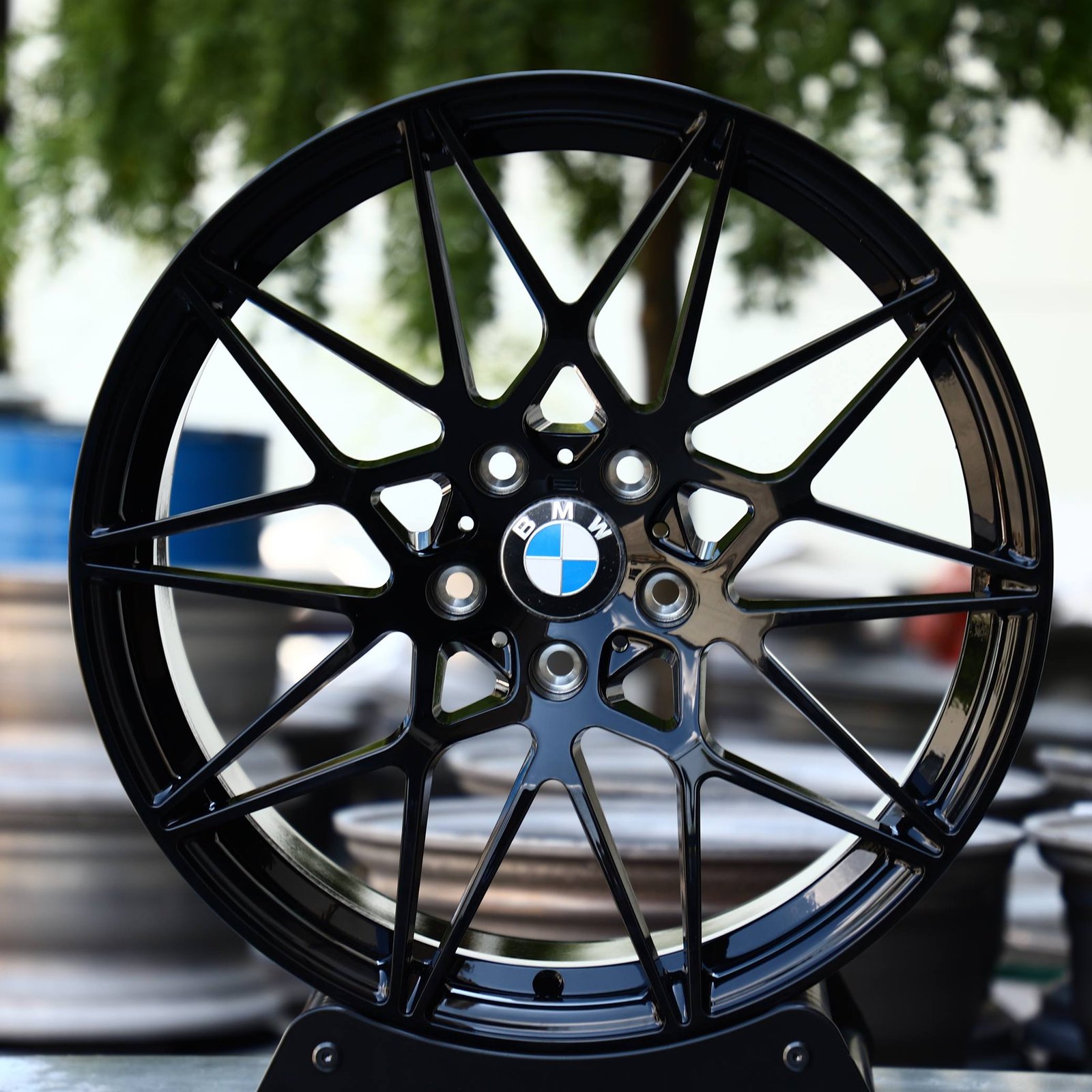 BMW 5 Series wheels – Gloss Black Cross-Spoke (BMW Style 666M), front view