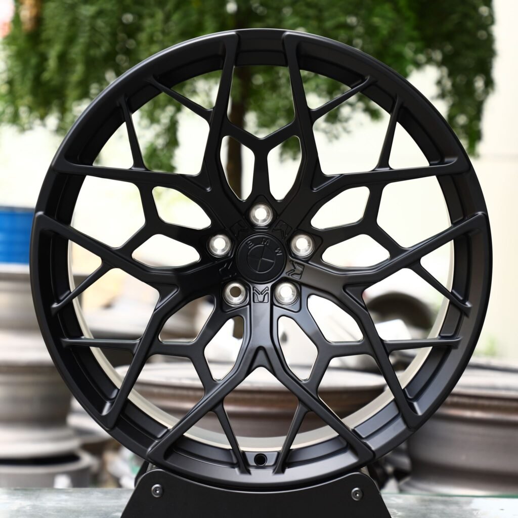 BMW 5 Series wheels – Gloss Black Cross-Spoke, front view