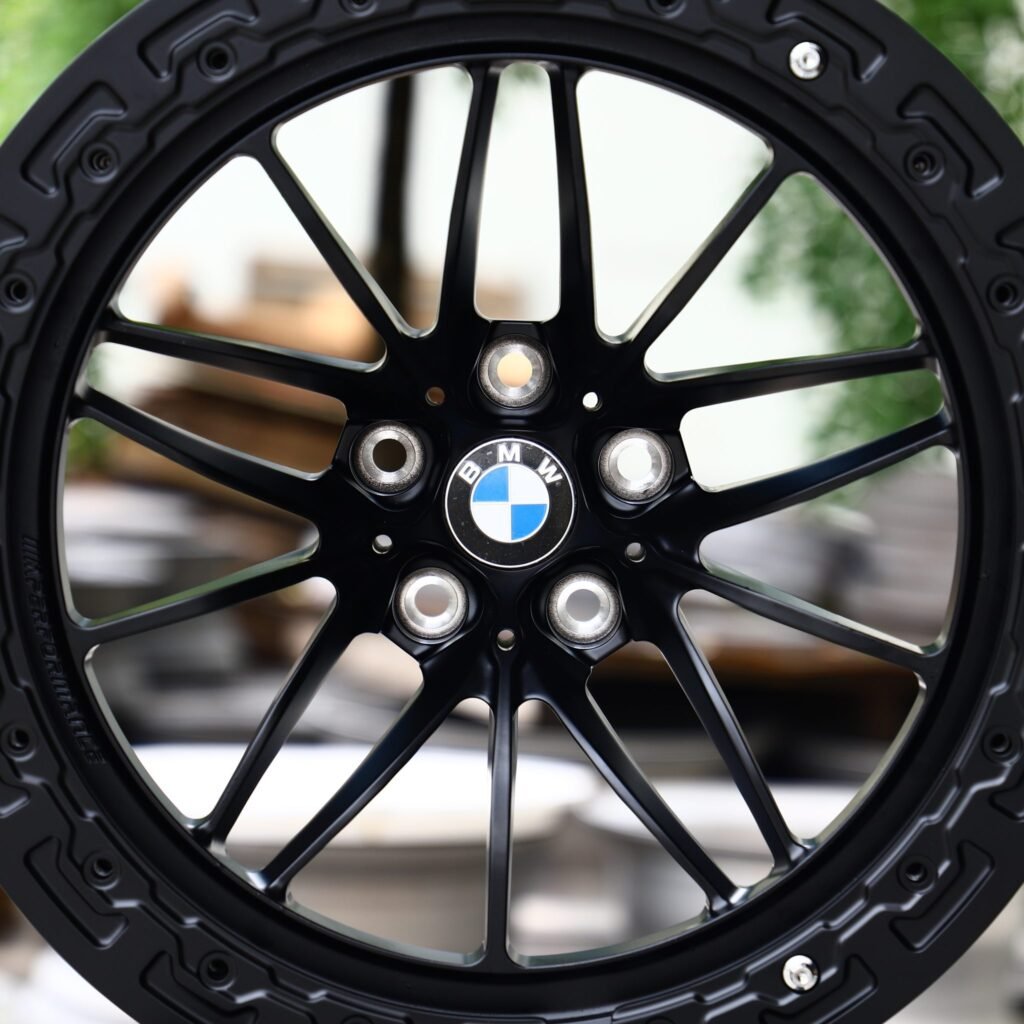 BMW M2 F87 wheels – Gloss Black Custom Beadlock (BMW OEM-Style), lip and barrel detail