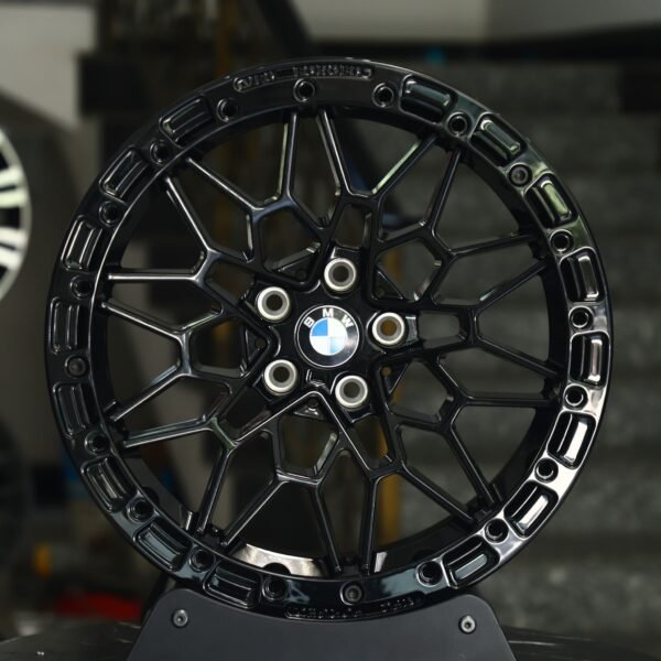 BMW M3 F80 wheels – Gloss Black Cut-Out Beadlock (BMW OEM-Style), front view