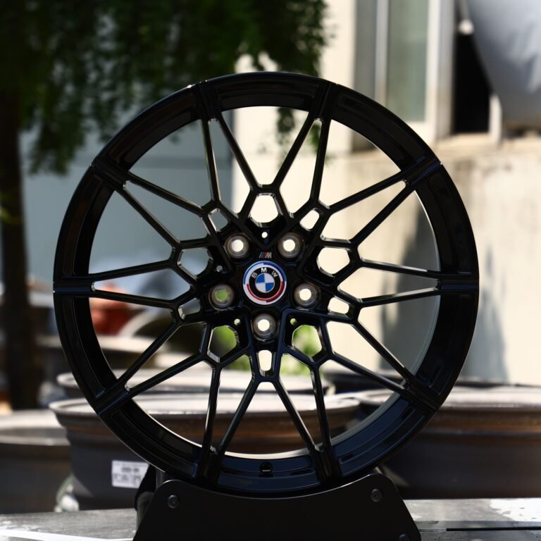 BMW 5 Series wheels – Gloss Black Cut-Out, front view